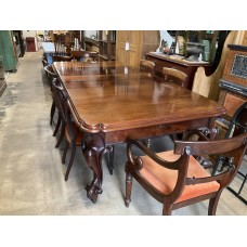 Mahogany Dining Table with 6 matching chairs