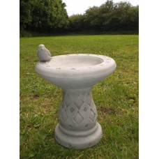Small Wren Bird Bath CURRENTLY OUT OF STOCK